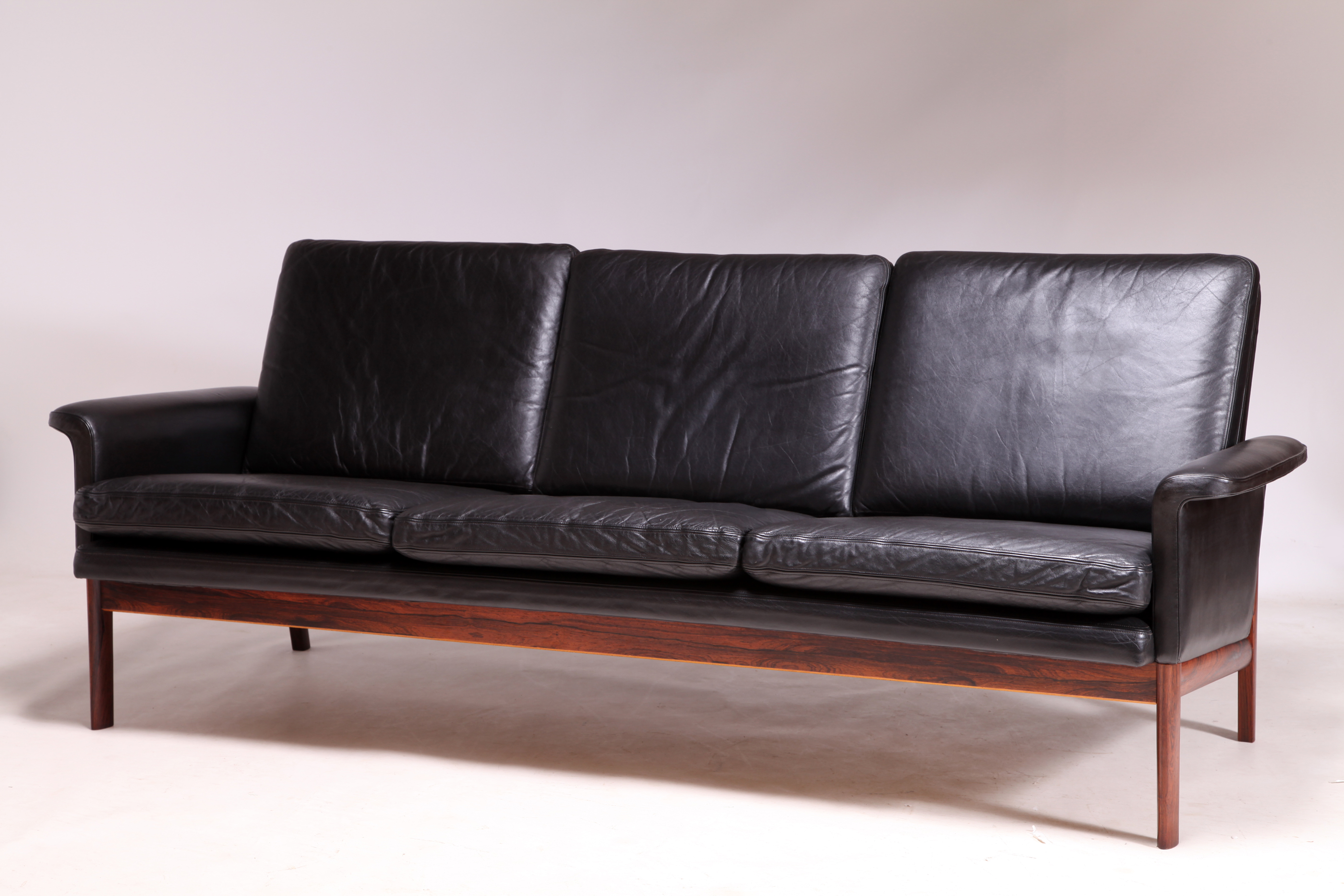 Jupiter sofa in rosewood Finn Juhl フィンユール ソファ ローズウッド Swanky Systems