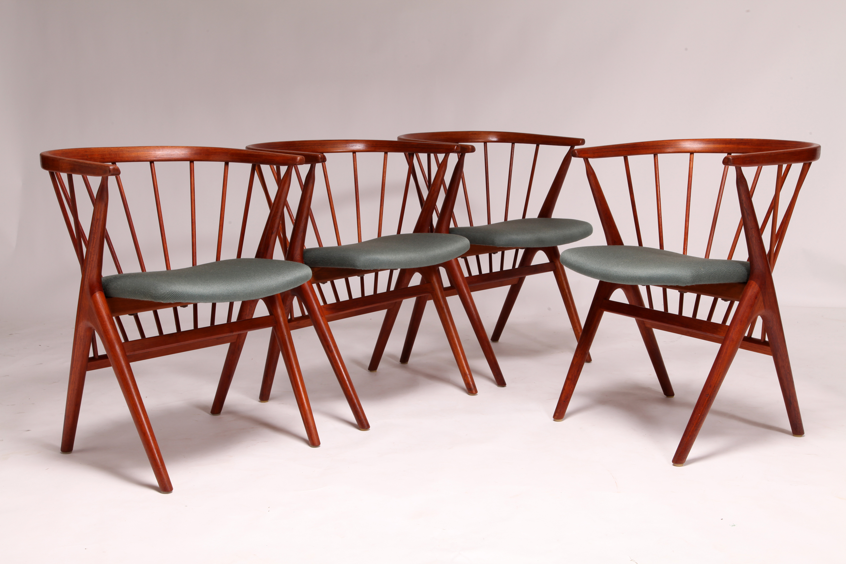 No. 8 dining chair in teak by Helge Sibast | Swanky Systems